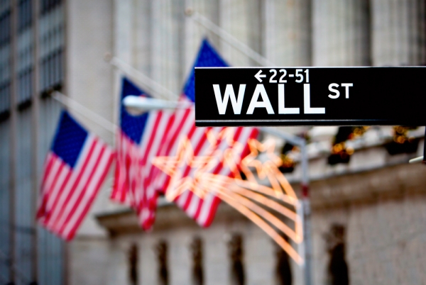 Dow Jones Makes a Comeback After Opening Bell Selloff; Cryptocurrencies Immune from the Chaos