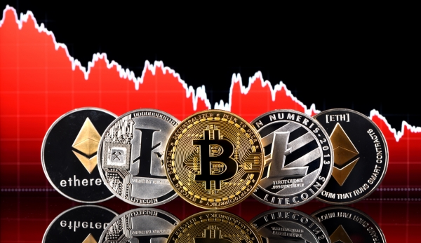 Bitcoin and Altcoins are Consolidating Losses
