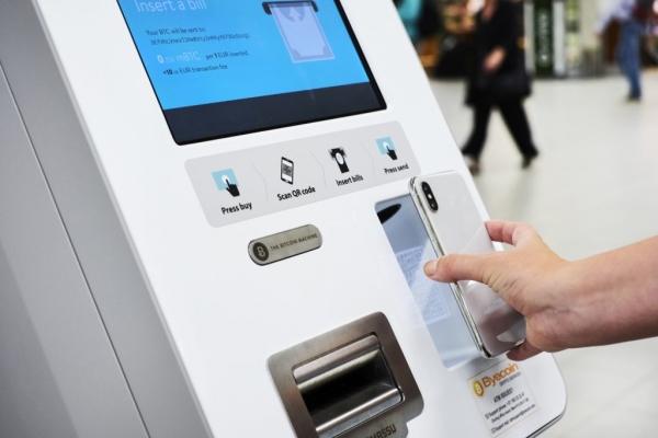 Amsterdam&rsquo;s Airport Helps Travelers Swap Leftover Euros for Bitcoin, Ethereum