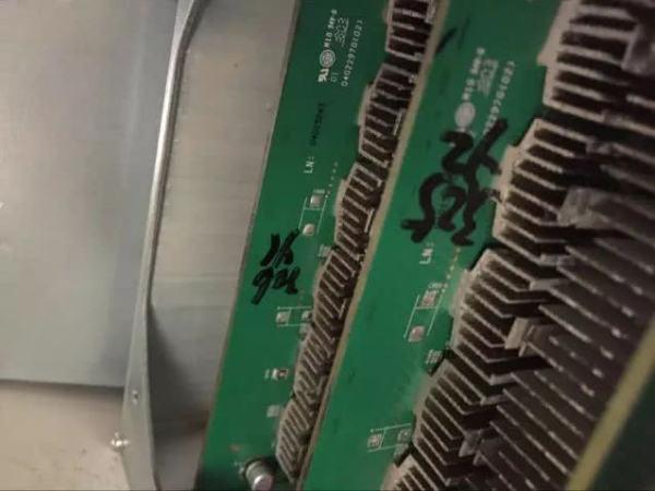 Bitmain Allegedly Sold ASIC Miners Caked With Dust