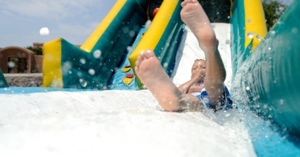 Newsflash: Bitcoin Price Falls Below $6,400 to Hit 4-Month Low