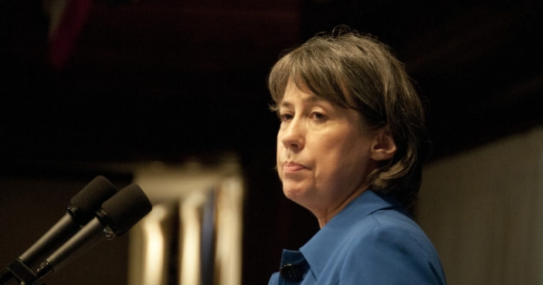 Former FDIC Chair Urges Fed to Consider Issuing Central Bank Digital Currency