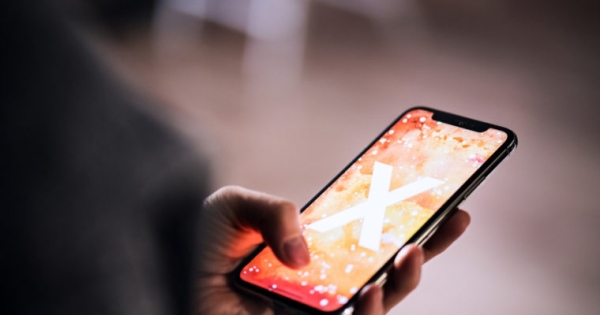 Rogue Security Analyst Tries to Sell Top-Secret iPhone Malware for $50 Million in Cryptocurrency