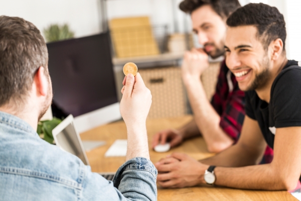 Only 2% of U.S. Investors Own Bitcoin, Most View it as ‘Very Risky’: Wells Fargo Poll
