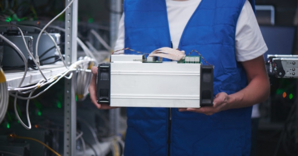 Bitmain Rival Ebang Launches New Line of Uber-Efficient Bitcoin Miners