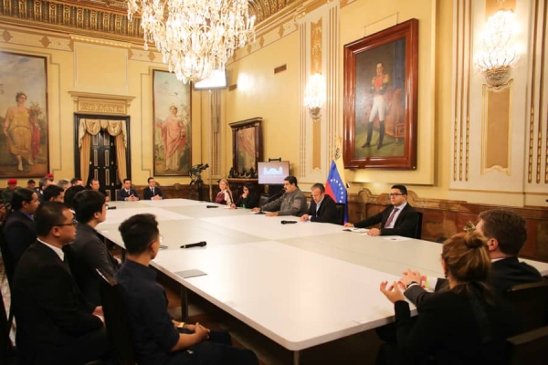 Venezuela Claims "International Experts" Approve of the Petro