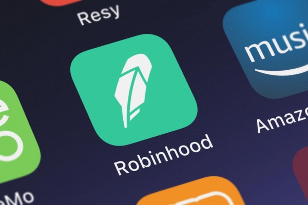 Pro-Crypto Fintechs Robinhood & Revolut Aim to Replace Bitcoin-Hostile Banks
