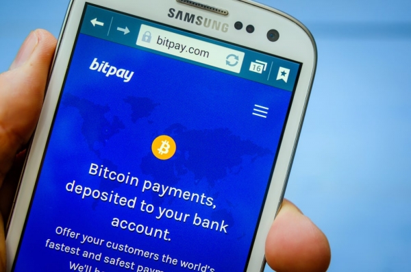Bullion Giant APMEX Partners with BitPay to Let Investors Buy Gold with Bitcoin