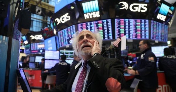 Dow Creeps Higher, Bitcoin Price Avoids ETF-Fueled Collapse