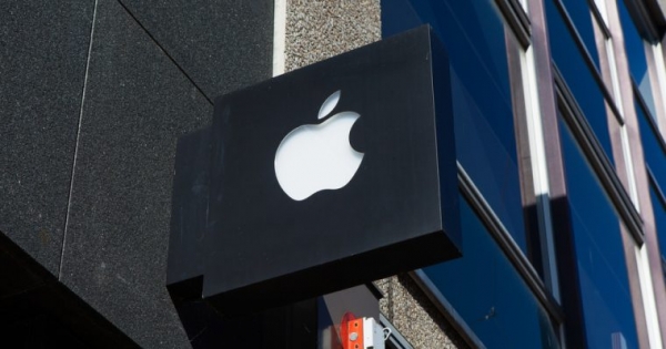 Dow Claws Back into the Green, But Apple Shares Plunge in After-Market Trading