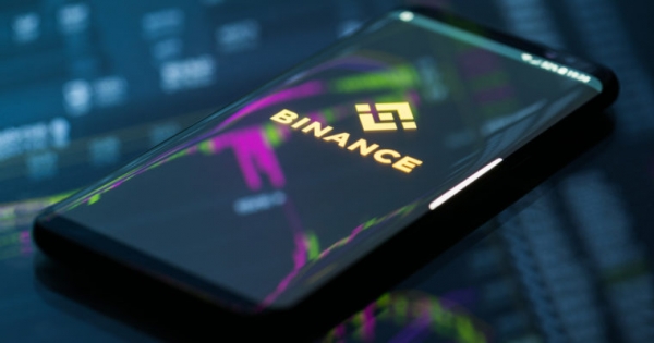Binance CEO Criticized for Appearing to Advise Storing Crypto on Exchanges