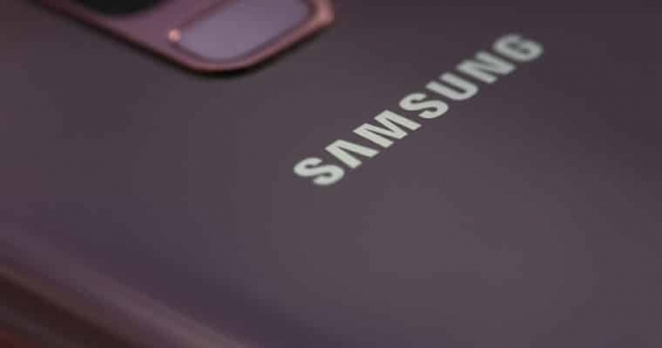 After Apple, Samsung Forecasts Shock 18% Q4 Profit Drop to Send Stock Swinging