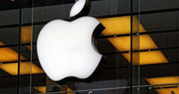 Dow Surges 385 Points After Opening Bell; Apple Not Out of the Woods Yet