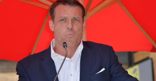 Tony Robbins Is Now a Bitcoin Expert?