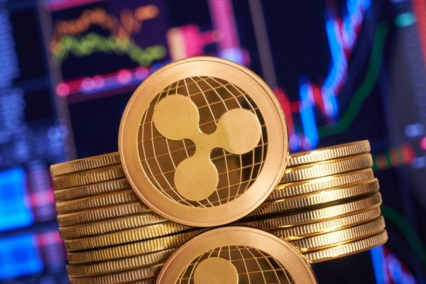 XRP Trades Lower While Ripple CEO Slams Bitcoin and Ethereum