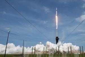 Decentraland&rsquo;s Virtual World Makes History by Streaming SpaceX Launch