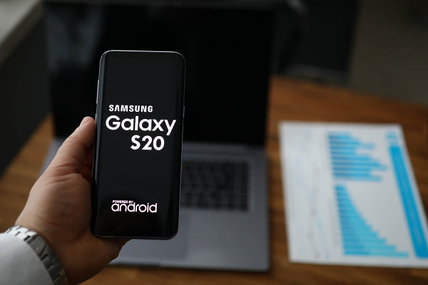 Blockchain Game Firm Releases Samsung Phone Featuring a Crypto Wallet