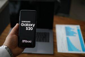 Blockchain Game Firm Releases Samsung Phone Featuring a Crypto Wallet