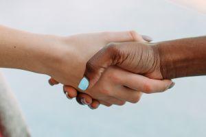 BIS Indicates CBDC Issuance May Hinge on Private Sector Collaboration