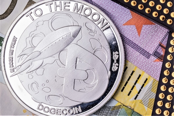 Elon Musk Lights Dogecoin Candle Again, Removes Bitcoin From Twitter Profile