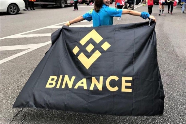Investors Ignore Canada, Japan, UK News as BNB Climbs Higher