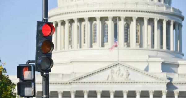 Dow Sinks 300 Points as Democrats Say No to Trump Border Wall Proposal
