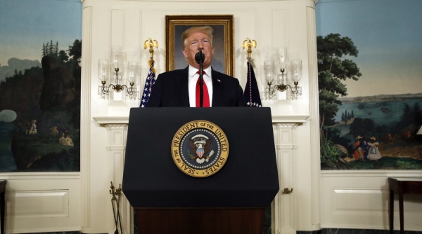 Dow Sinks 300 Points as Democrats Say No to Trump Border Wall Proposal